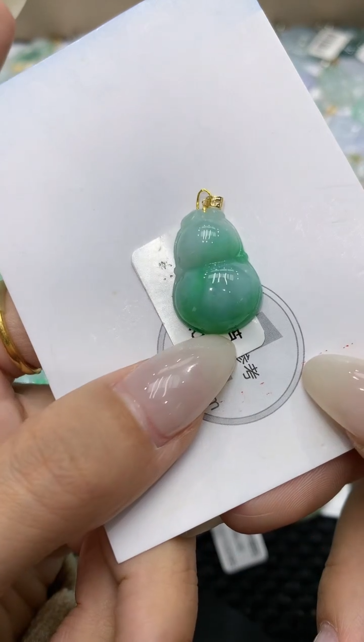 颈饰18K金镶嵌翡翠111111111111