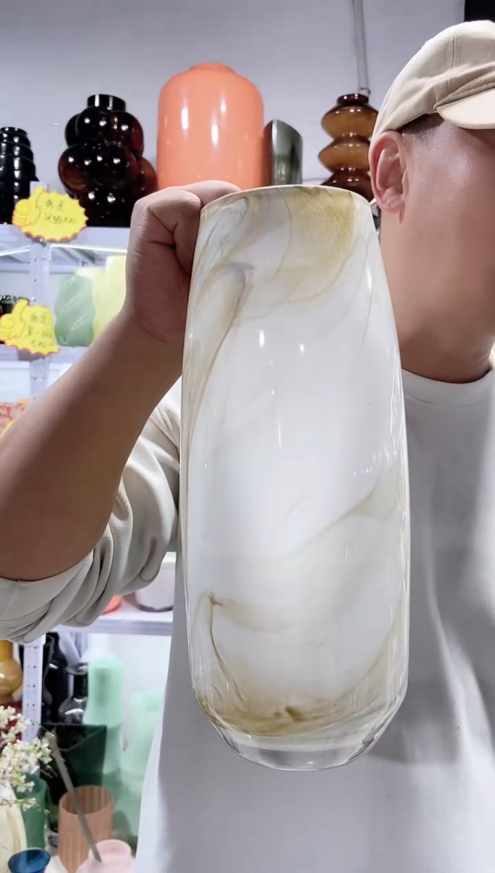 黄白勾丝水墨花瓶