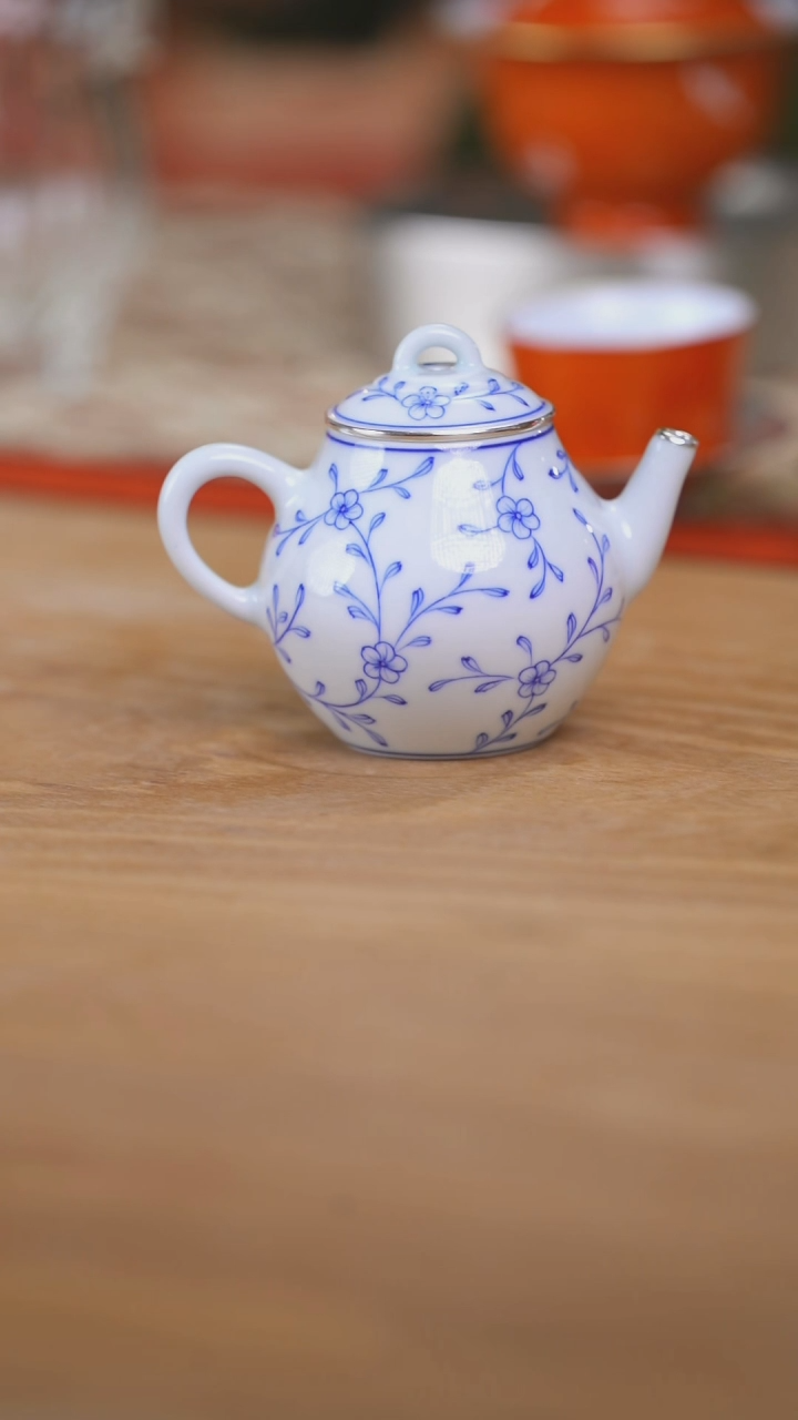 【闪购商品】唐草纹壶一个非常漂亮