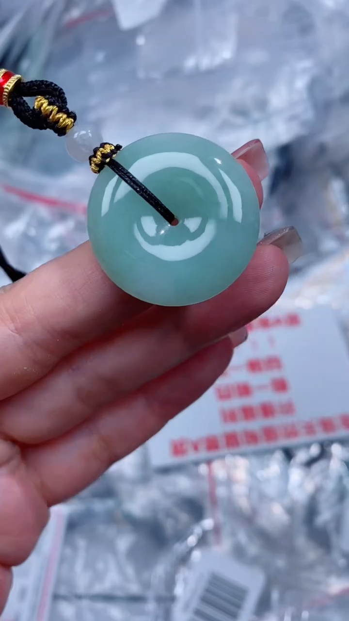 翡翠未镶嵌颈饰吊坠