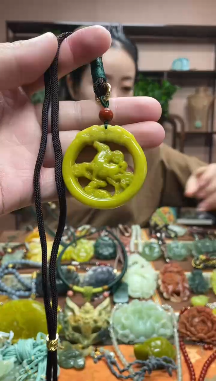 未镶嵌岫玉吊坠·1