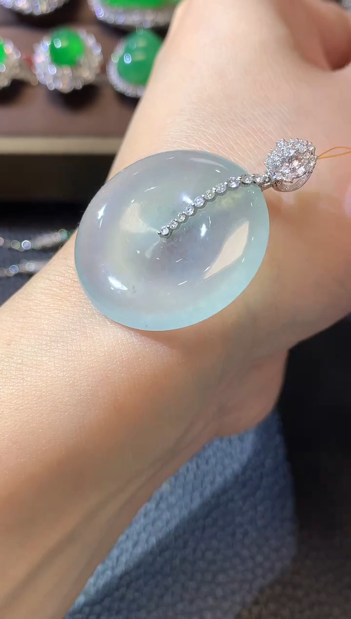 【闪购商品】翡翠吊坠(不含链)18K金镶嵌C28翡翠