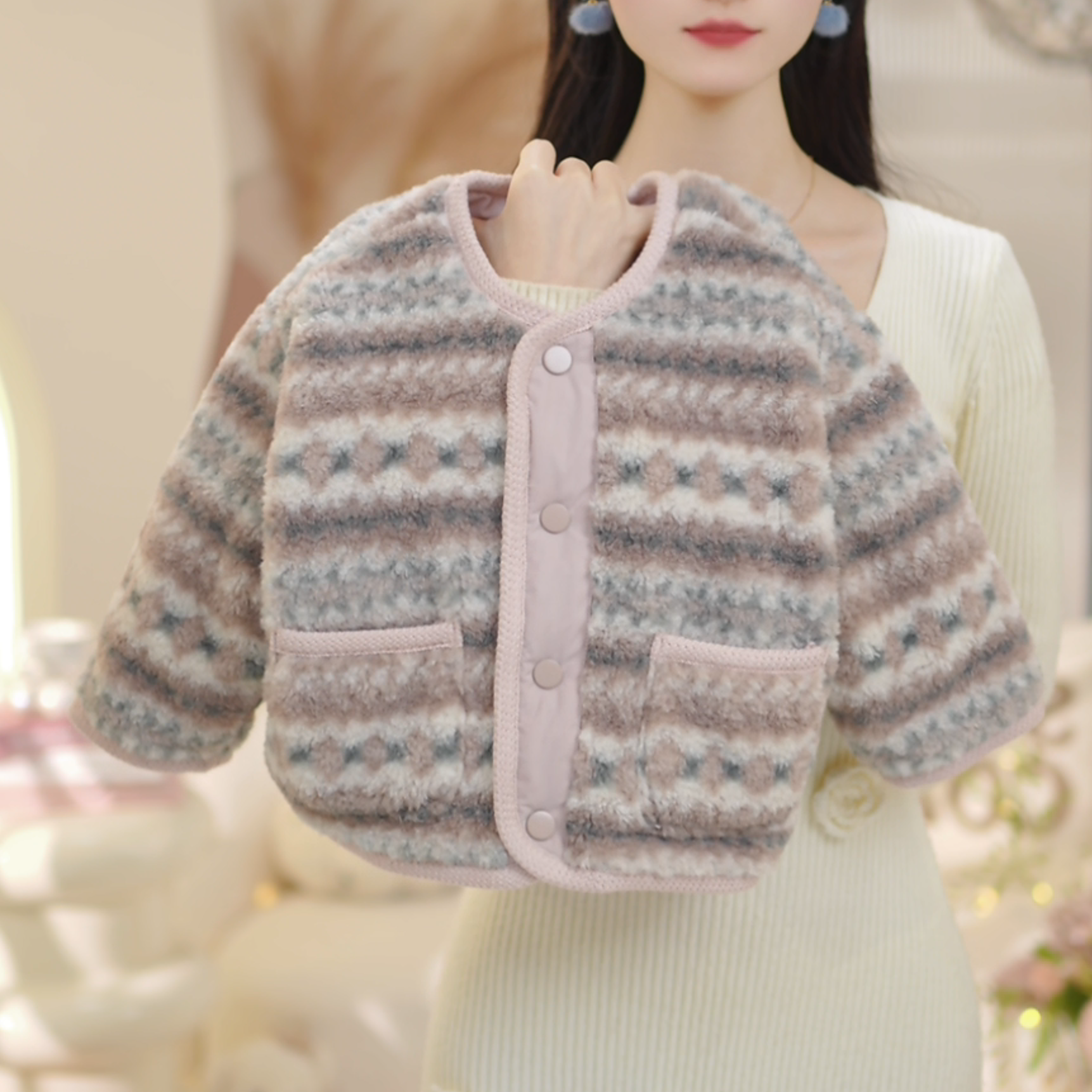 【现货】女童2025冬季新款复古夹棉加厚毛毛外套C25017