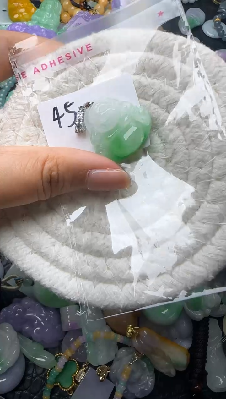 颈饰未镶嵌翡翠缅甸翡翠吊坠