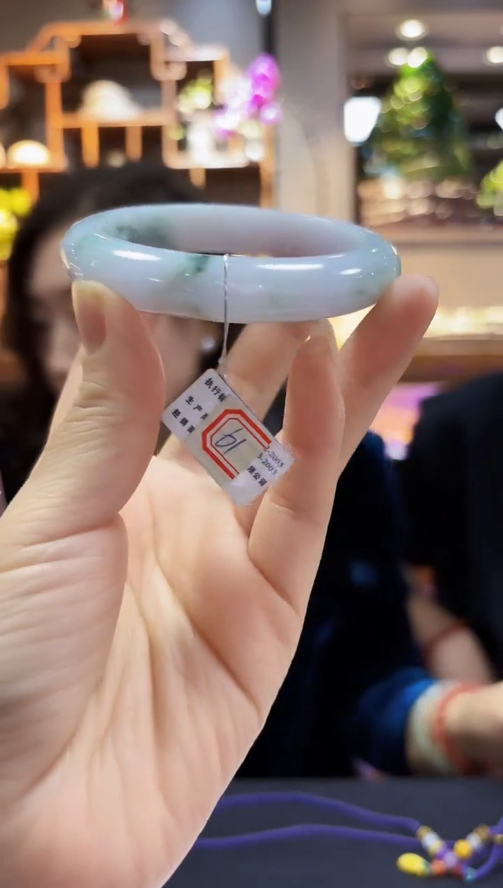 【闪购商品】翡翠颈饰未镶嵌61手镯