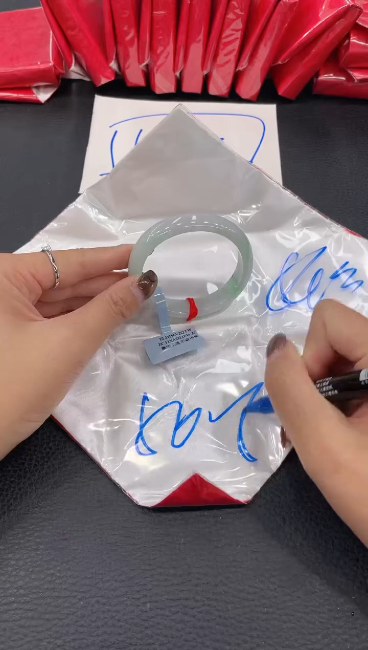 【闪购商品】翡翠手镯（贵妃镯）未镶嵌手镯