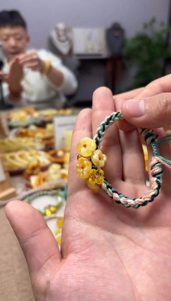 【闪购商品】蜜蜡裸石未镶嵌手绳