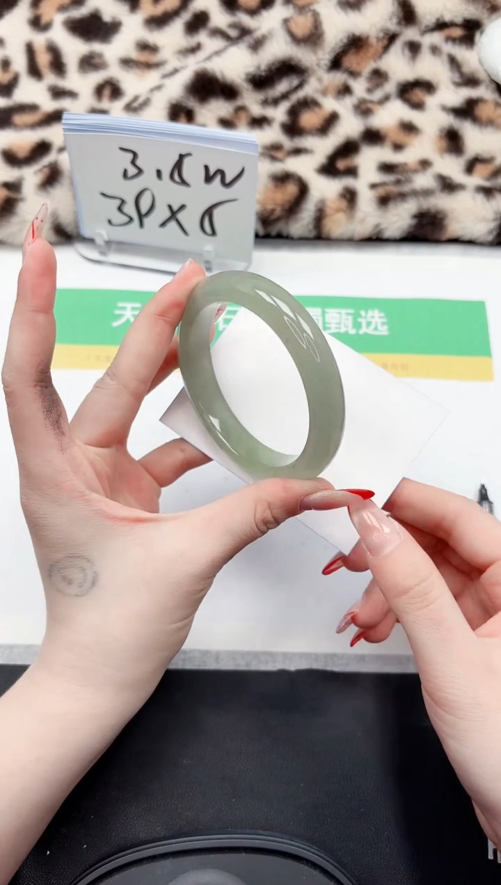 【闪购商品】石英质玉手镯未镶嵌388-59