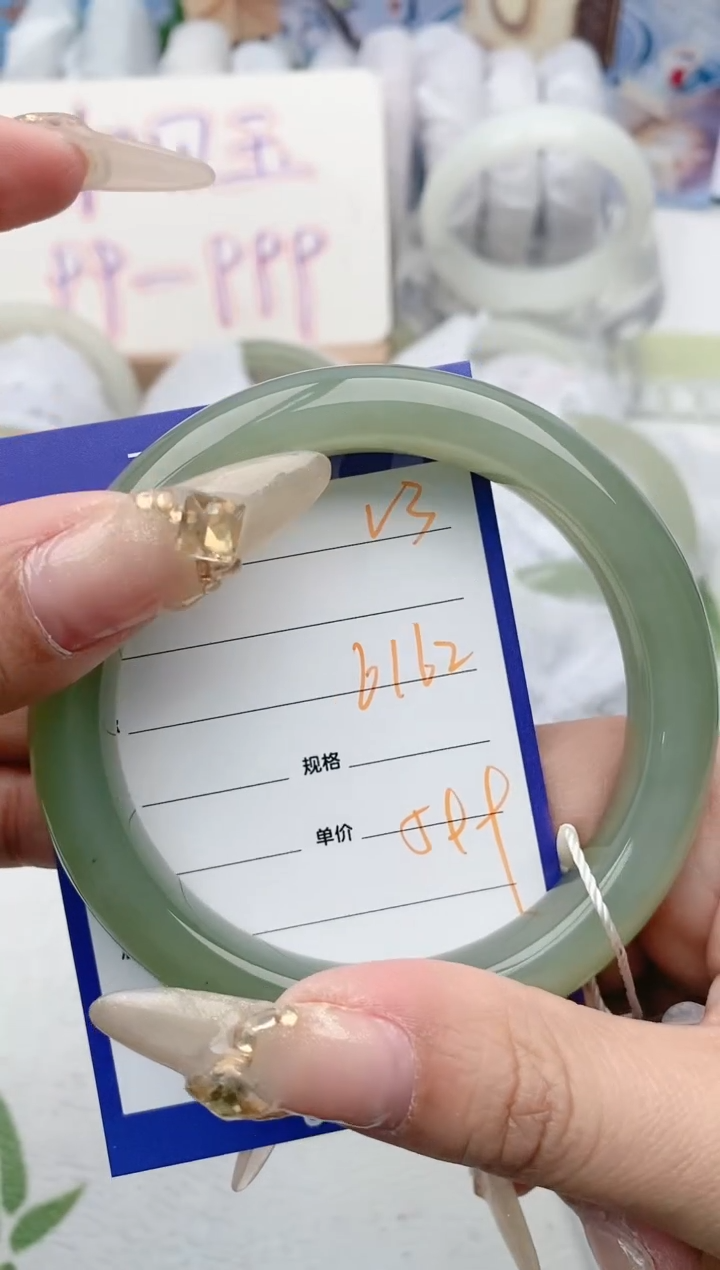 【闪购商品】和田玉手镯未镶嵌V3微色差