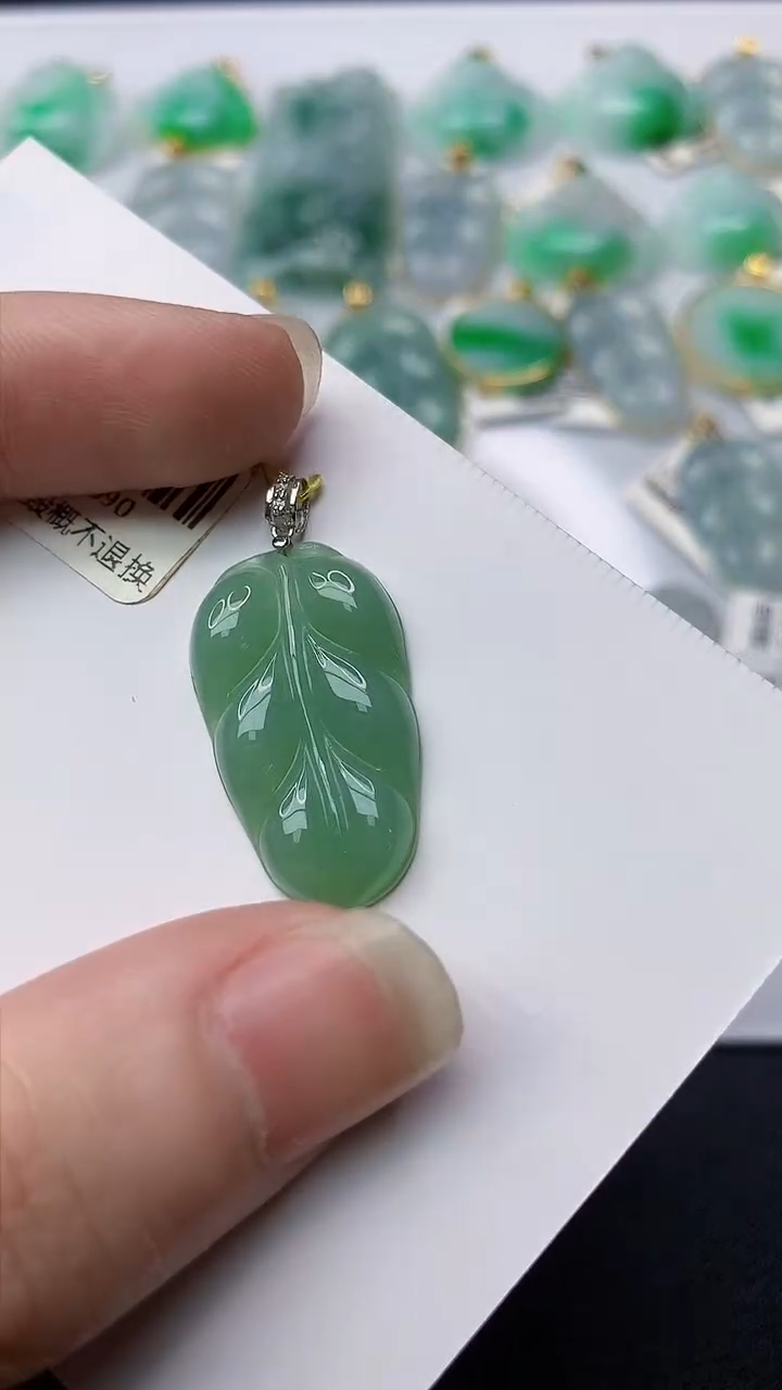 【闪购商品】翡翠颈饰18K金镶嵌67.......