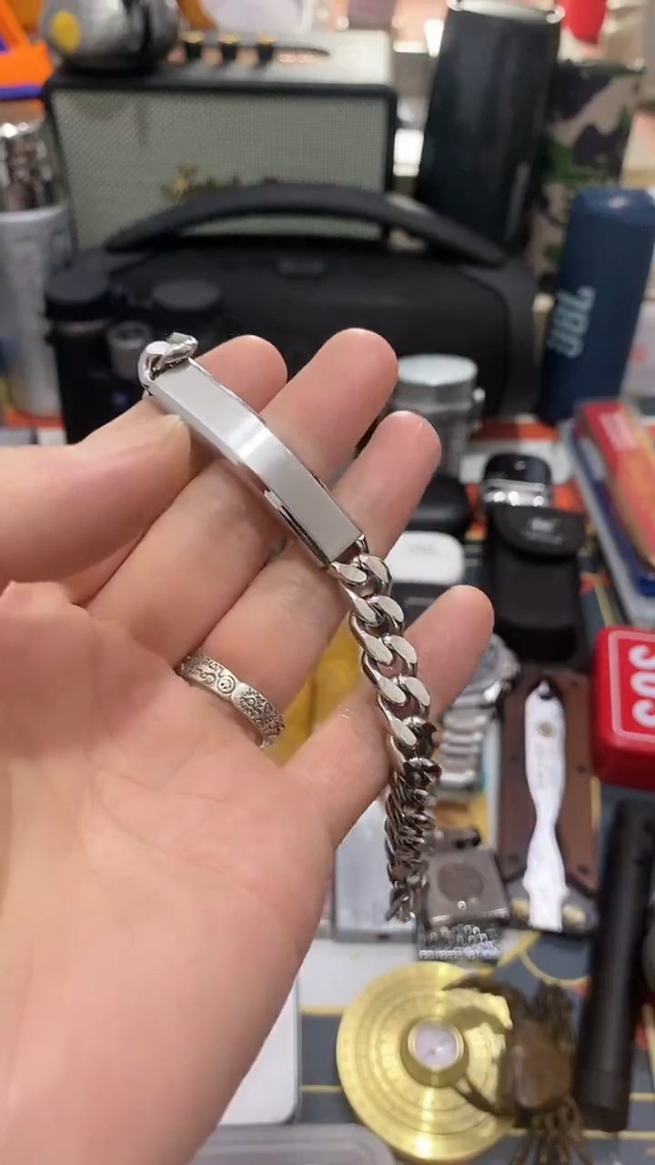 瓷片闪购商品  如图所示