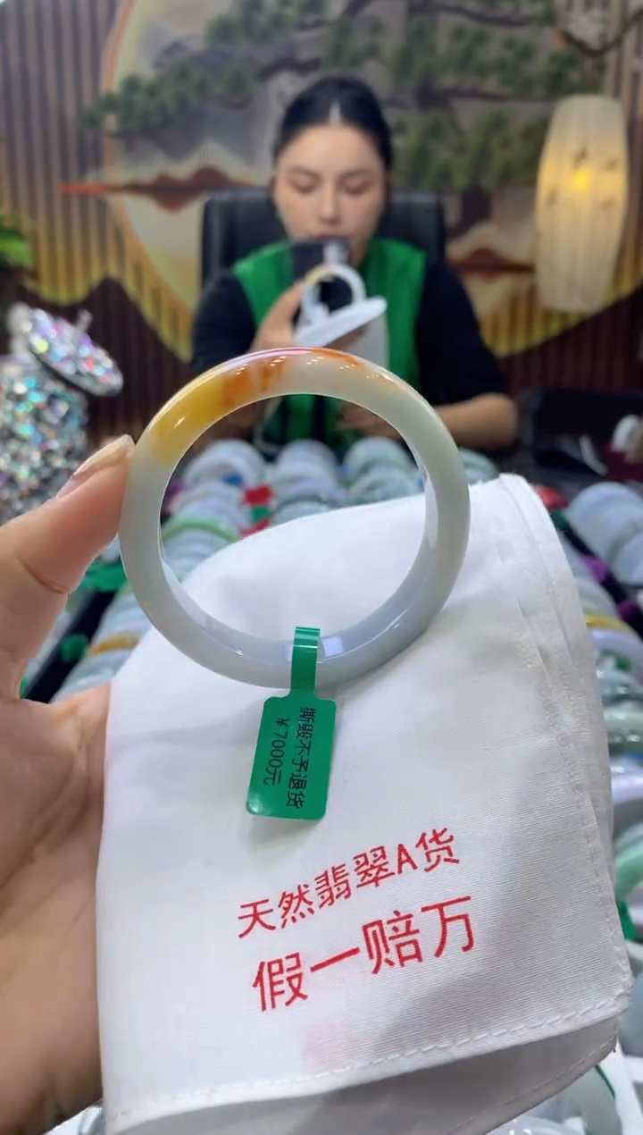 【闪购商品】翡翠未镶嵌手镯多人06069