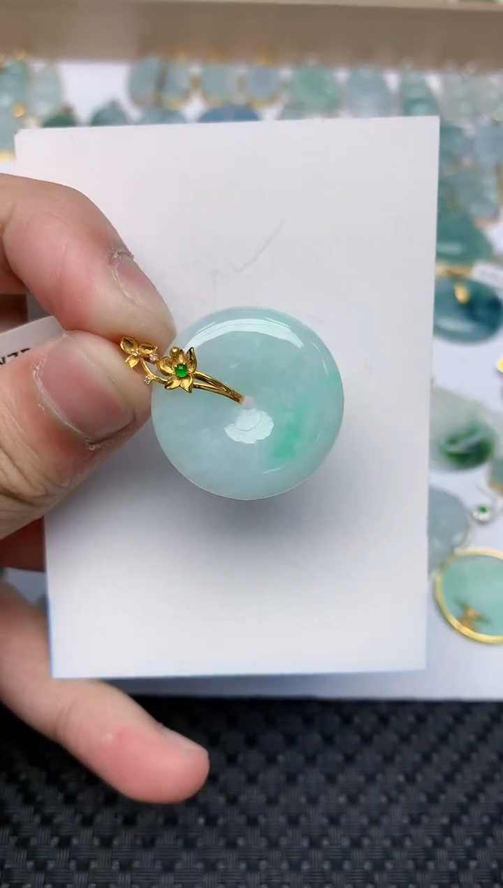 【闪购商品】翡翠颈饰18K金镶嵌天然翡翠a货