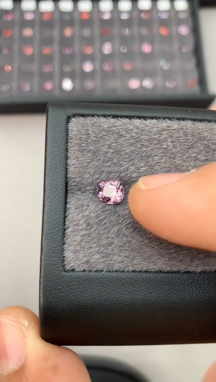 【闪购商品】定制尖晶石裸石未镶嵌1.30ct 枕型 丁香色调