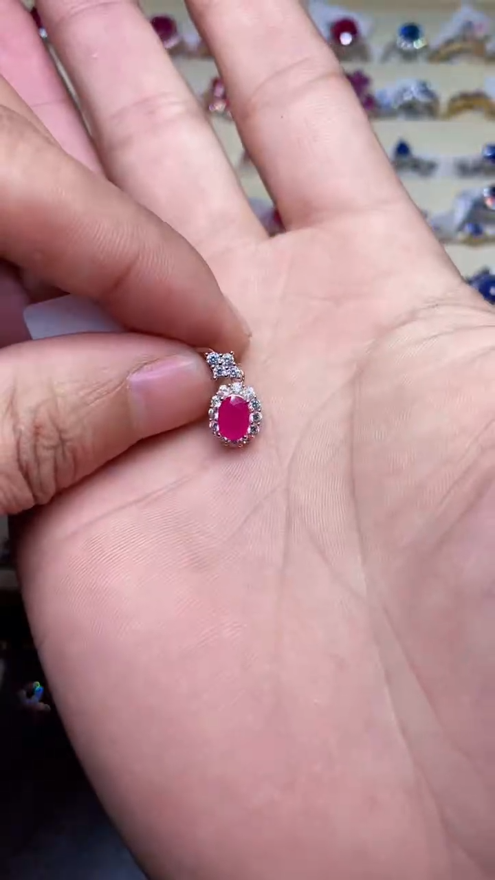 【闪购商品】红宝石吊坠(赠链)银S925镶嵌..........