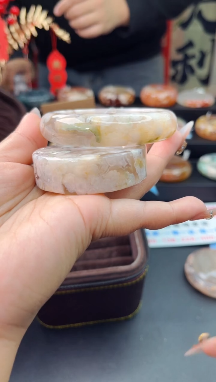 【闪购商品】石英质玉手镯未镶嵌赠送镯心（59圈口）