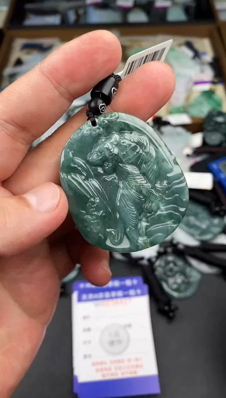 【闪购商品】翡翠颈饰未镶嵌  天然翡翠，一物一图