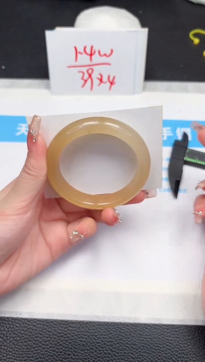 【闪购商品】石英质玉手镯未镶嵌382-54