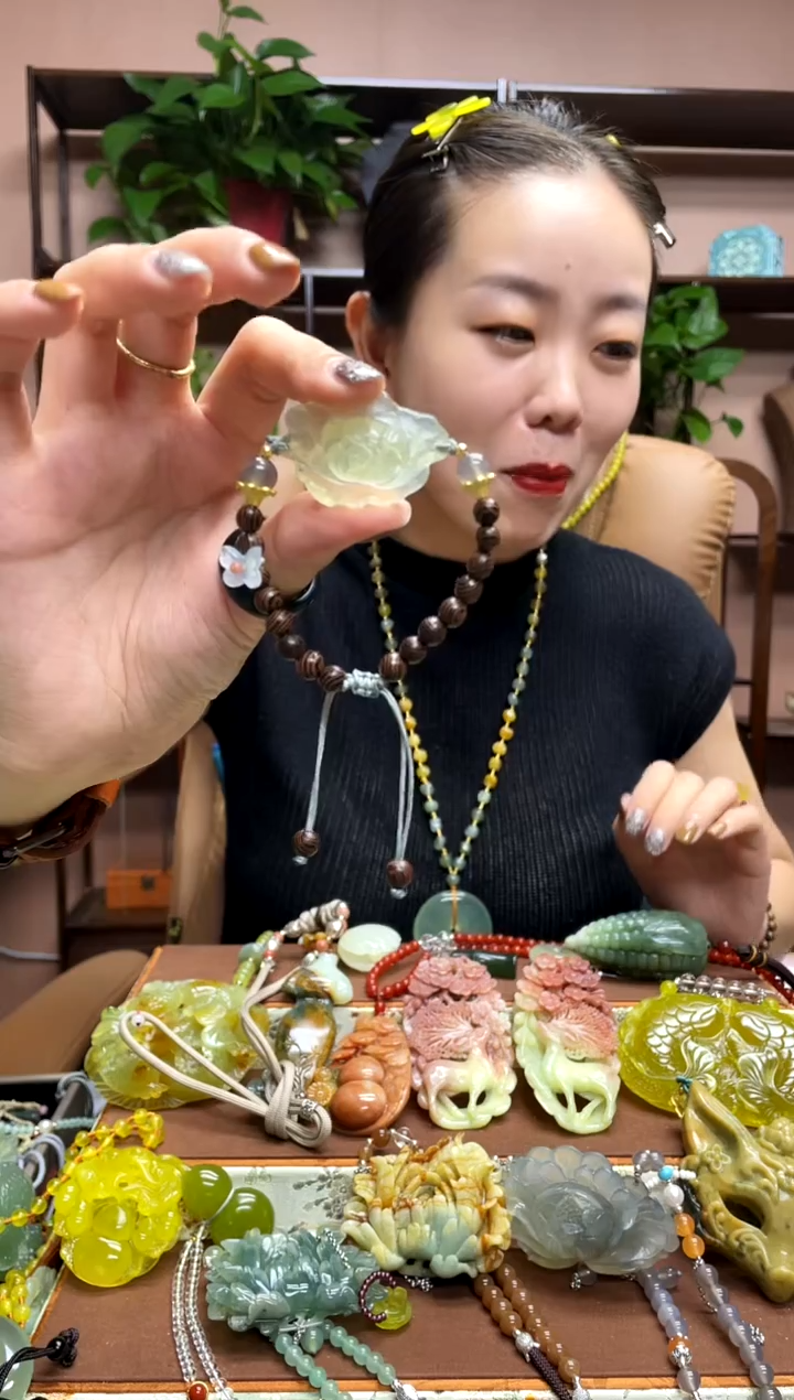 未镶嵌岫玉吊坠多样性发货发其中之一