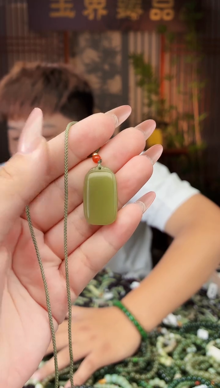 和田玉未镶嵌颈饰拍一发一