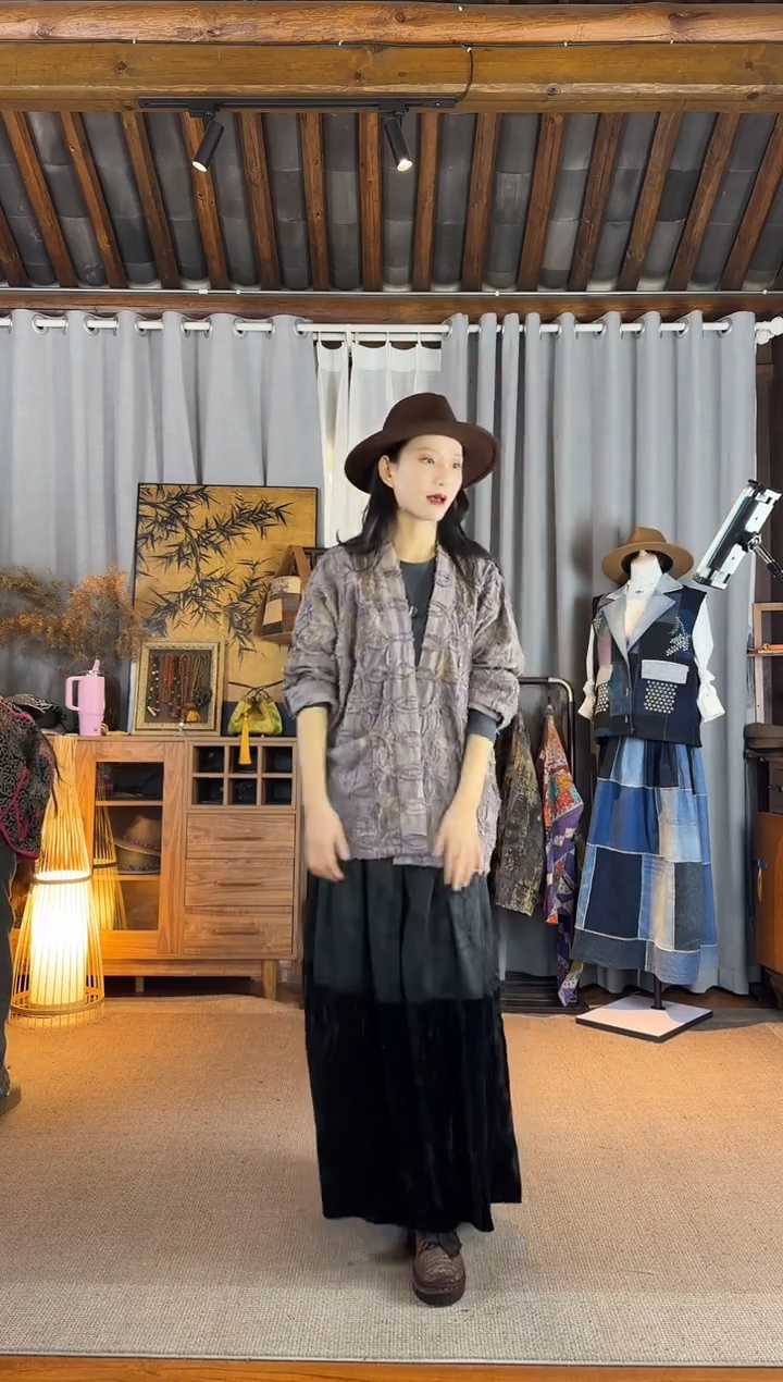 递*。设计师款紫色手剪花外套