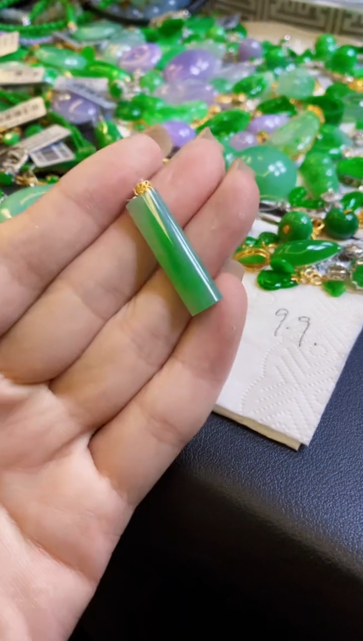 【闪购商品】定制翡翠18K金镶嵌吊坠