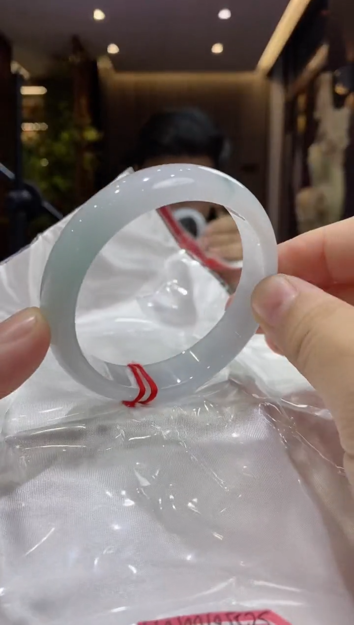 【闪购商品】翡翠手镯未镶嵌23号56-57圈口