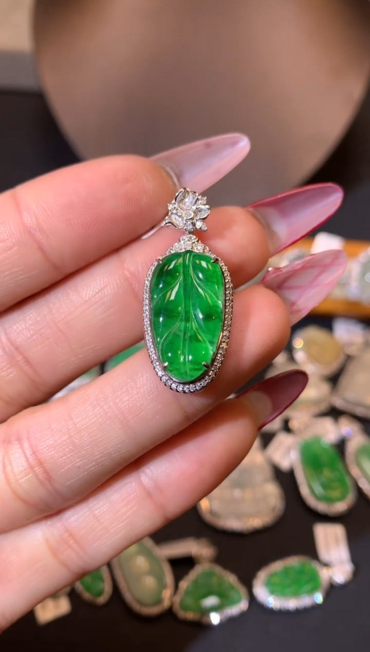 【闪购商品】翡翠吊坠(不含链)18K金镶嵌吊坠