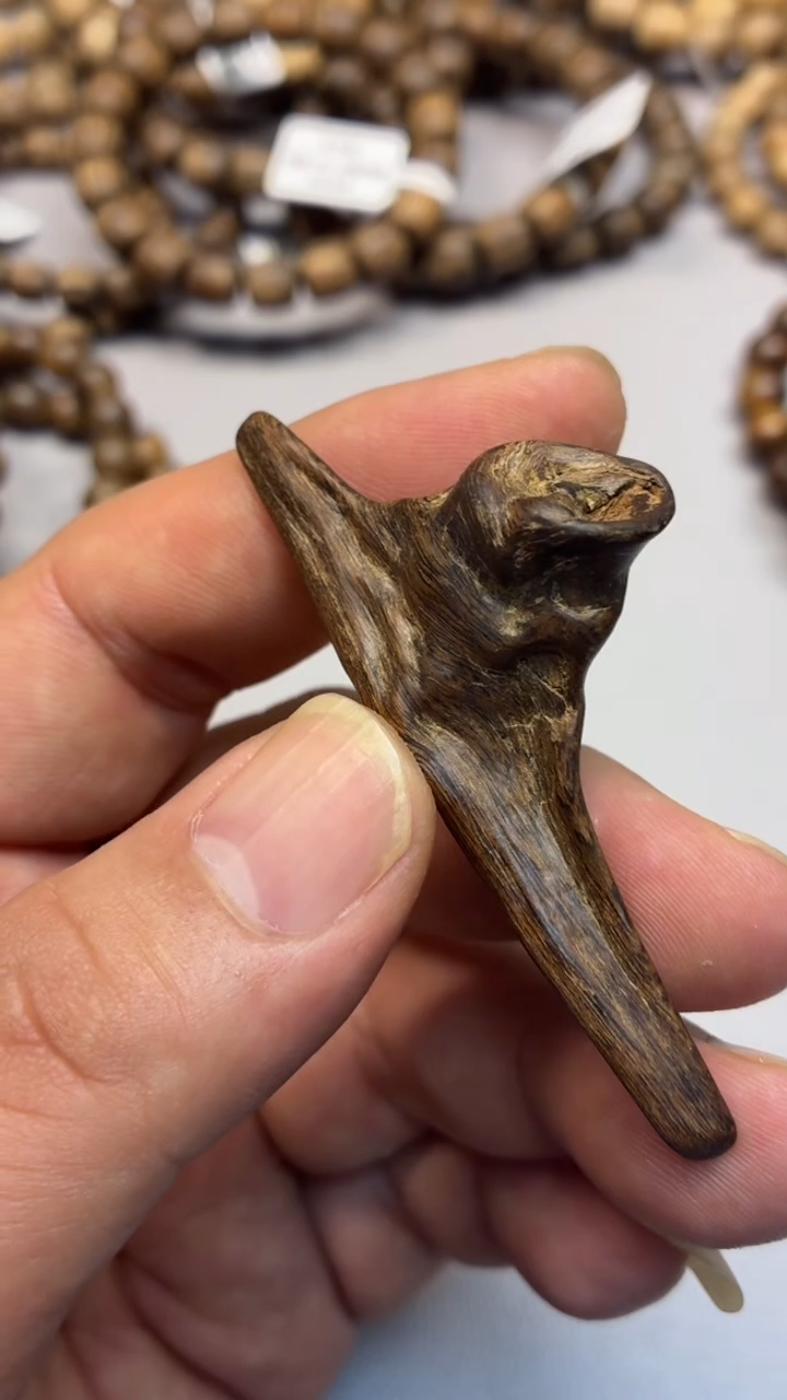 沉香吊坠越南沉香随型吊坠沉水多样性发其一