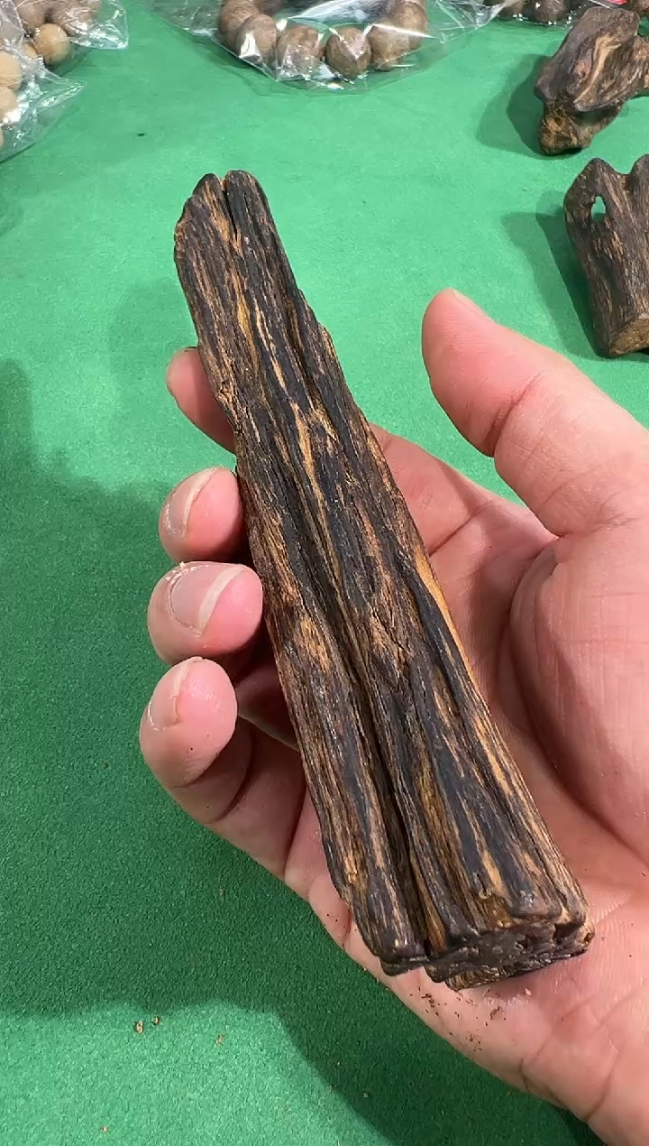 【闪购商品】沉香手把件113号红土多样性发一