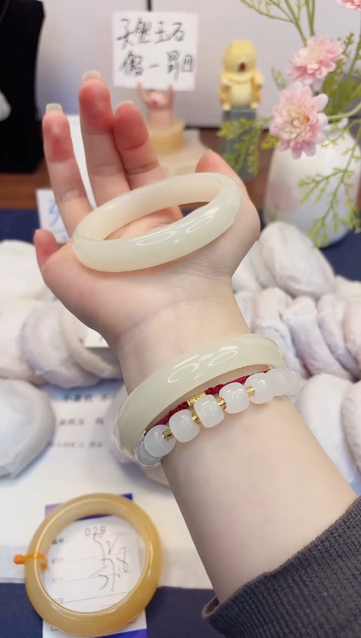 【闪购商品】石英质玉手镯未镶嵌30-玉兰白-圈口60