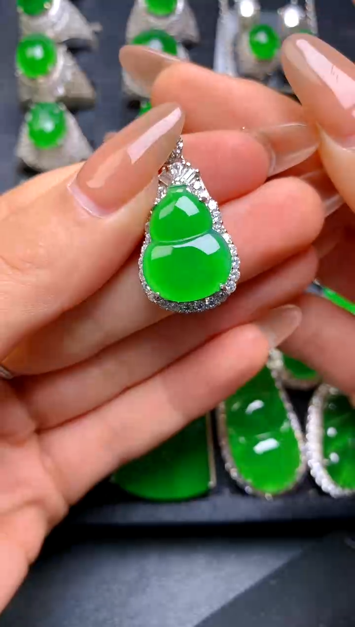 【闪购商品】翡翠吊坠(赠链)银S925镶嵌葫芦吊坠