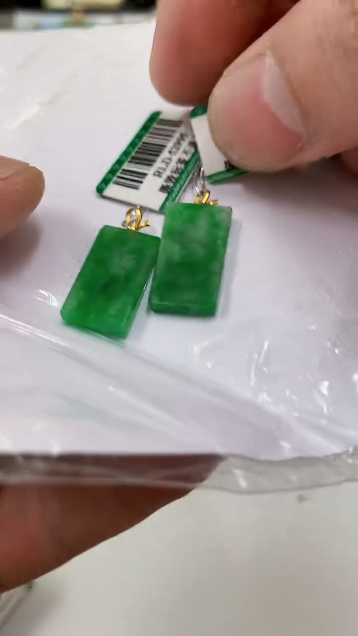 【闪购商品】翡翠18K金镶嵌吊坠(不含链)多样性发货其中一件