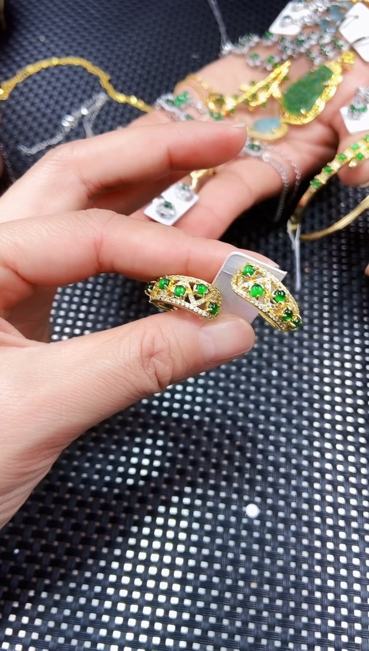 【闪购商品】翡翠耳饰未镶嵌11111111