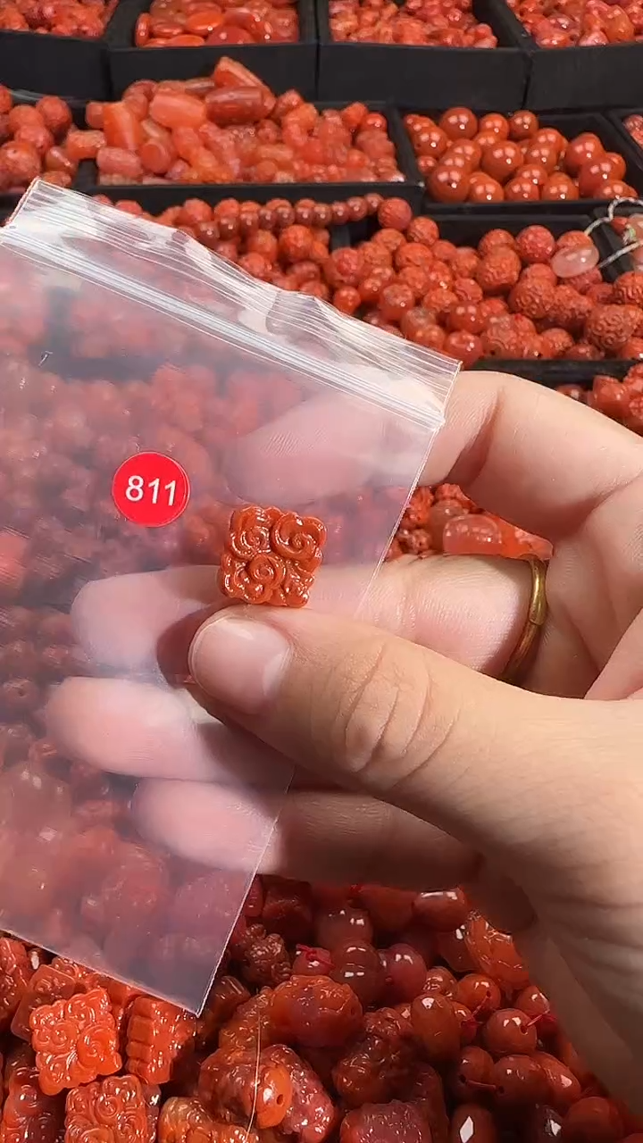 颈饰未镶嵌南红玛瑙1