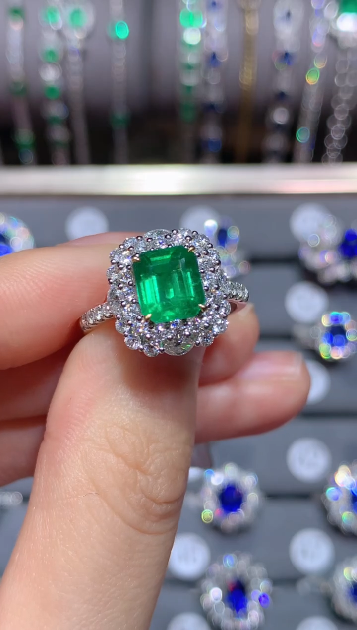 【闪购商品】祖母绿戒指18K金镶嵌1.59CT