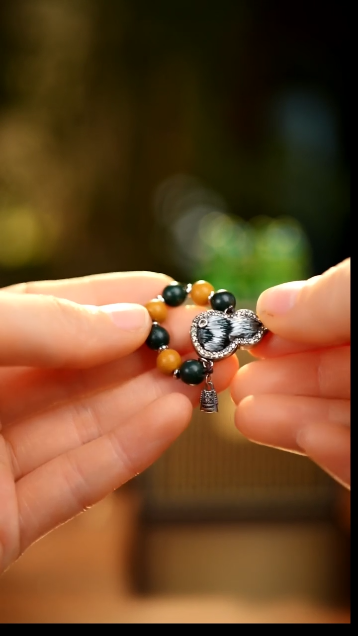 刺绣私人定制苗族手工Q354