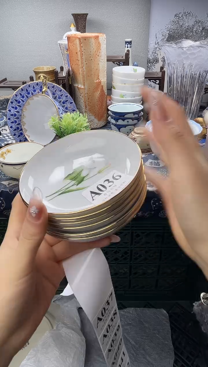 瓷片虫**姐  A036