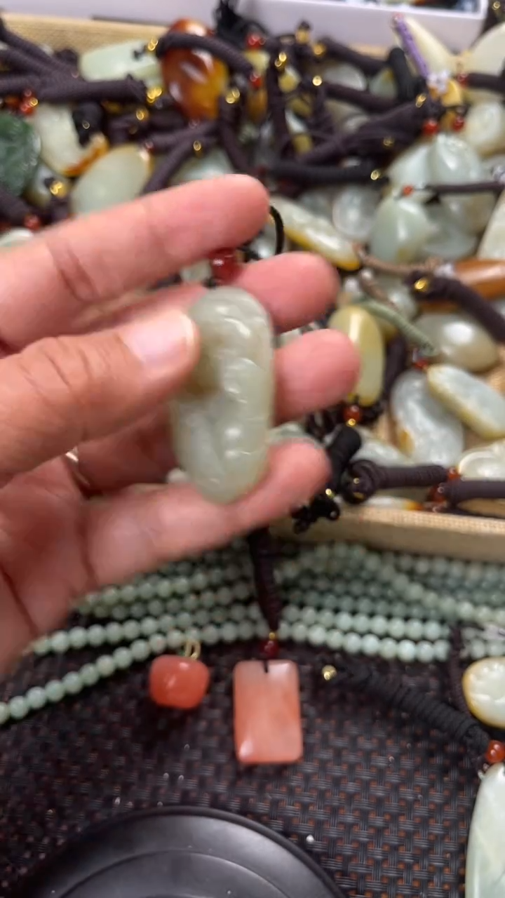 【闪购商品】和田玉颈饰未镶嵌多样性发货没有证书拍一发一有瑕
