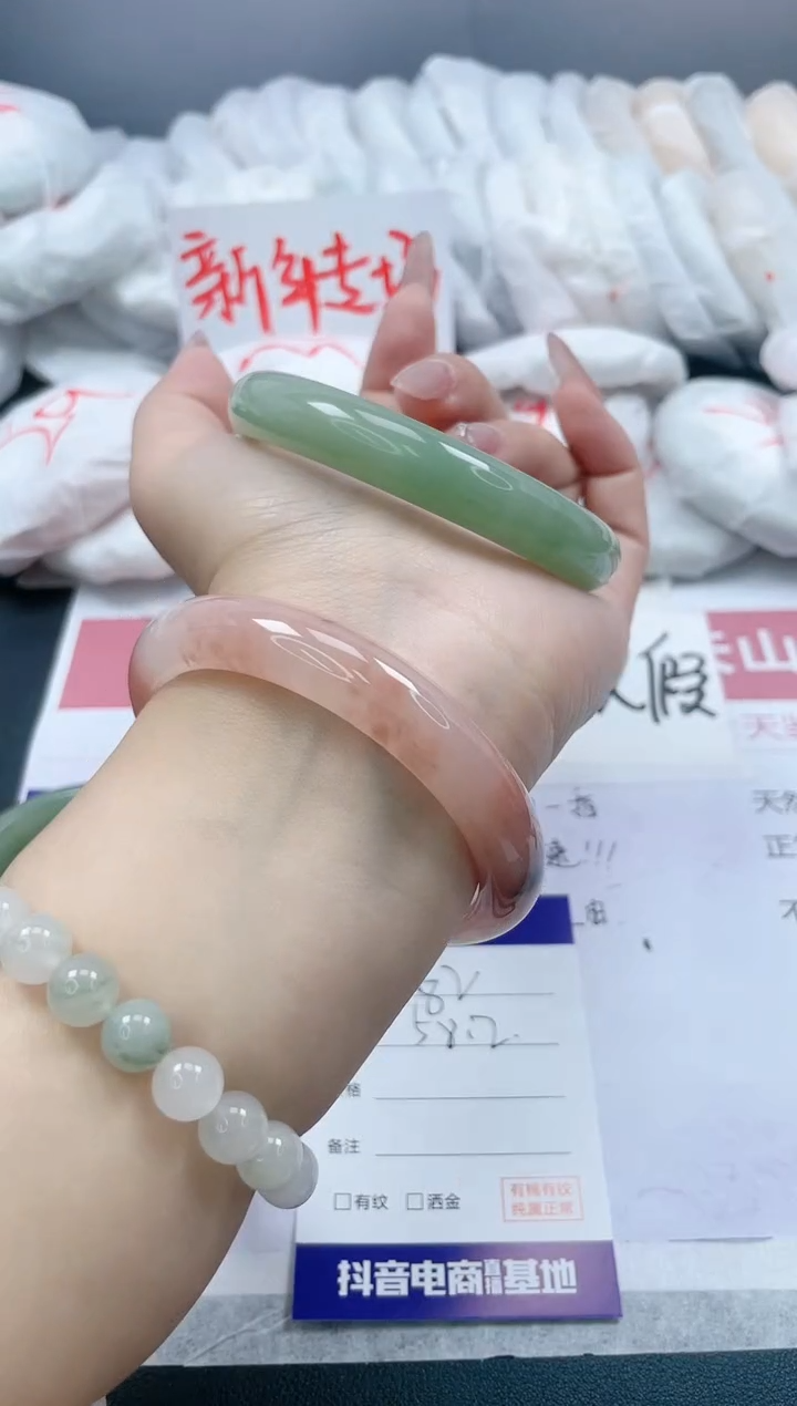 【闪购商品】石英质玉手镯未镶嵌82/58.2