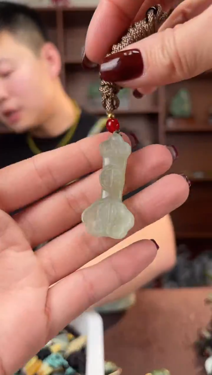 未镶嵌蛇纹石玉颈饰·