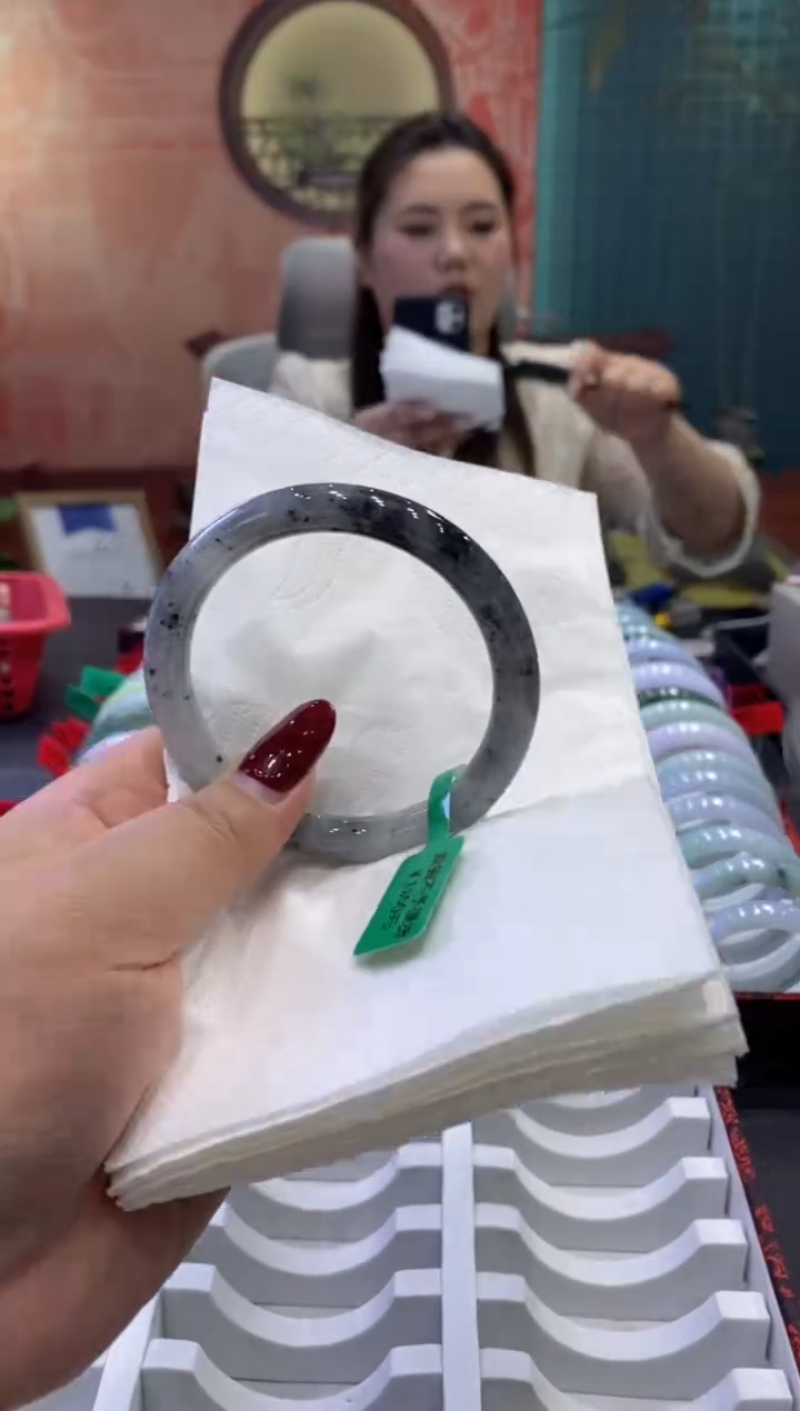 【闪购商品】翡翠手镯未镶嵌多人0001699