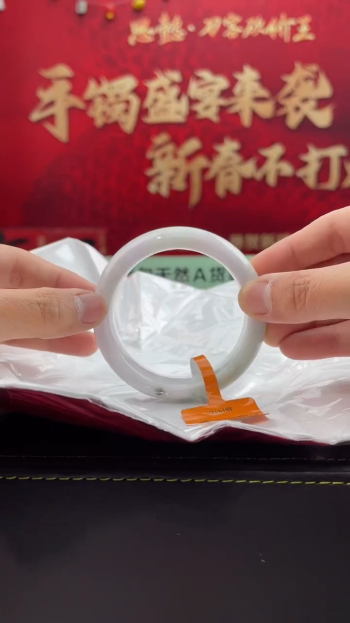 【闪购商品】翡翠手镯未镶嵌8翡翠手镯（微瑕）