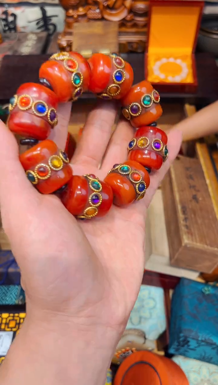 18K金镶嵌蜜蜡裸石A老刘专属高端精品16