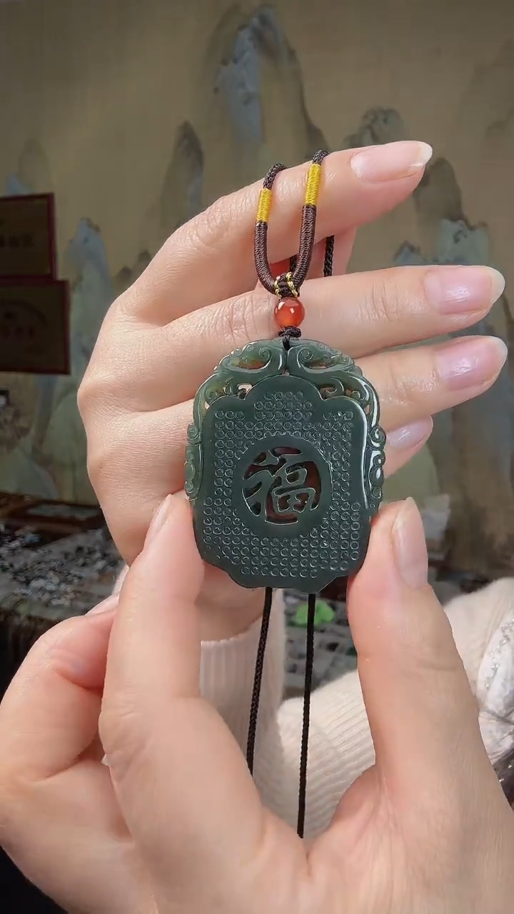 颈饰未镶嵌和田玉.