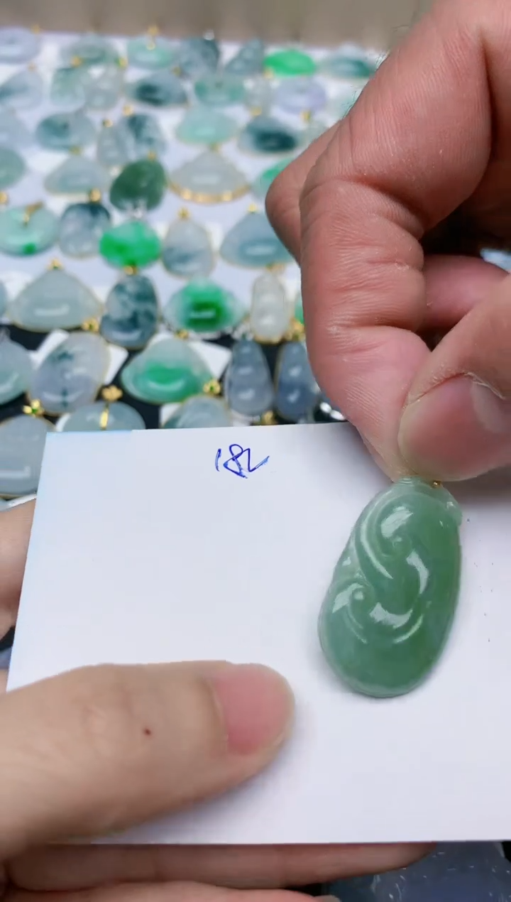 【闪购商品】翡翠颈饰18K金镶嵌天然翡翠A货    182