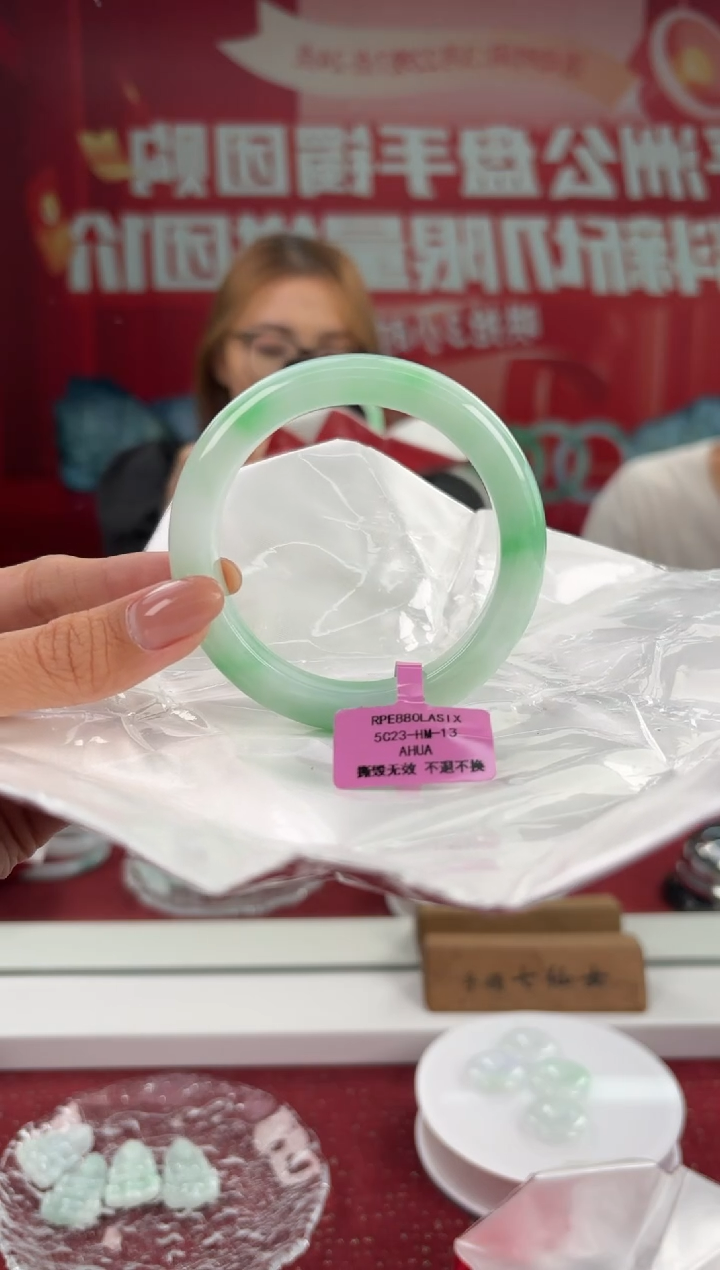 翡翠未镶嵌手镯手镯