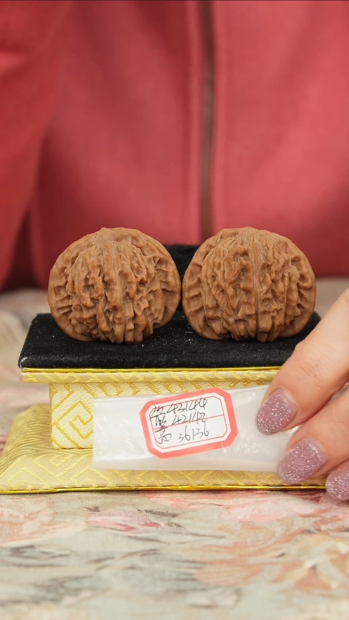 【闪购商品】文玩核桃把件一代楼