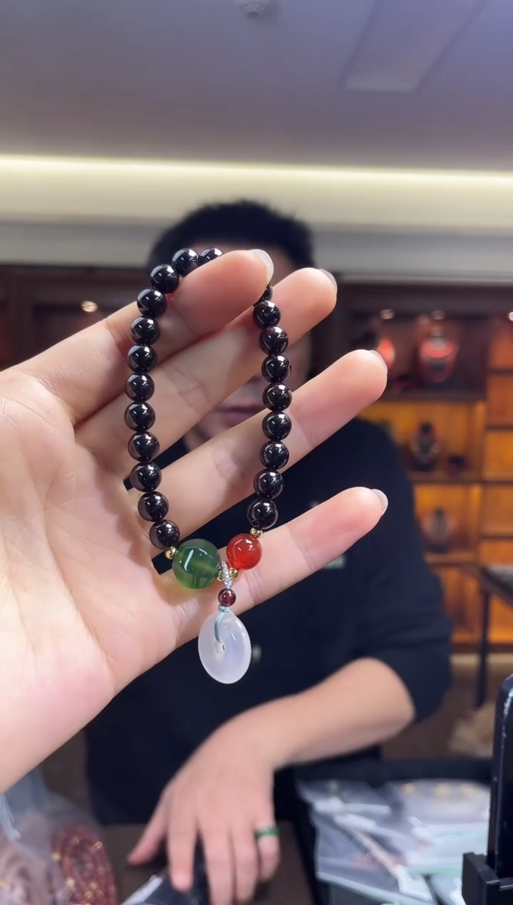 未镶嵌手串石榴石（多样性发一件）