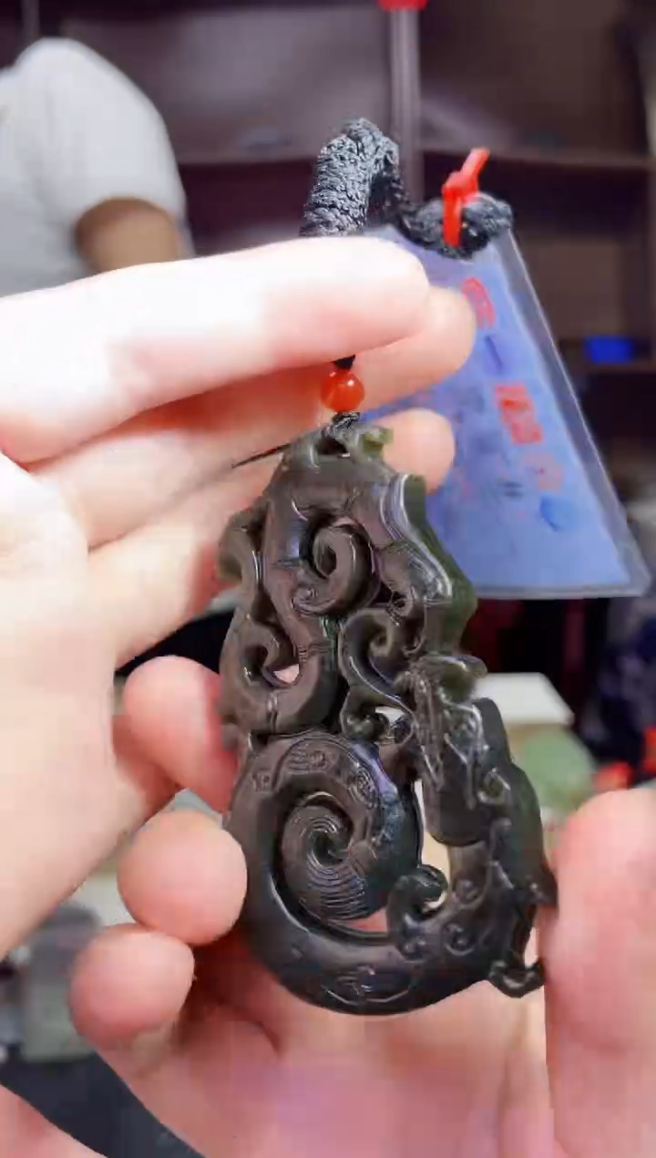 和田玉未镶嵌颈饰1